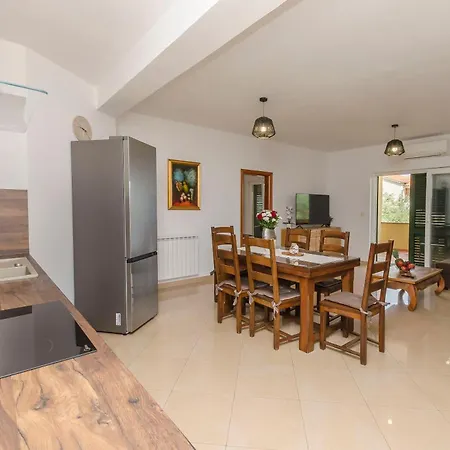 Lägenhet Dijana Vodice